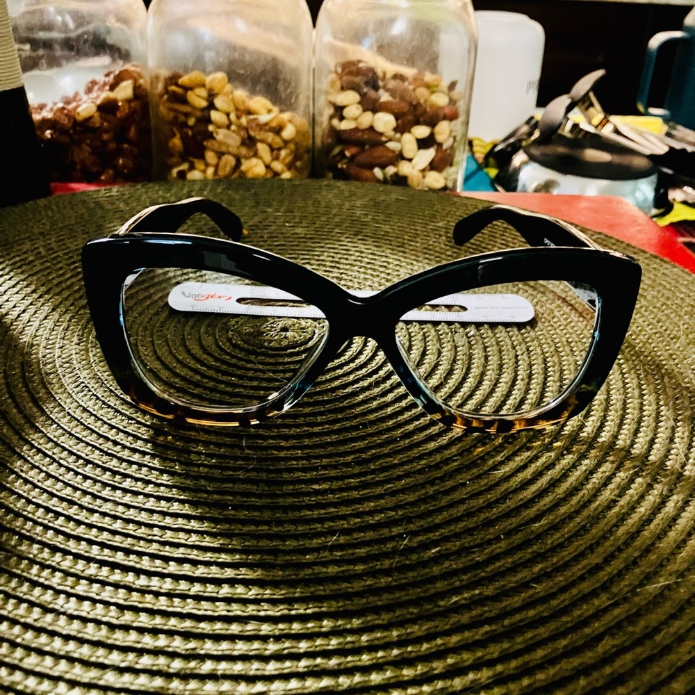 Funky glasses frames - Picture 4 of 4